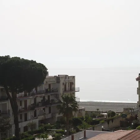 Residence Villa Candida Giardini-Naxos Buitenkant foto